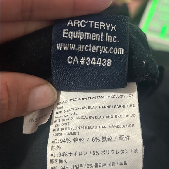 SOLD ******. ARC ' TERYX WOMENS LIGHT WEGHT PANTS SIZE 4 - Picture 7 of 8